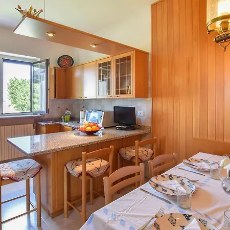 2 Bedroom Cozy Apartment In Grado Buitenkant foto