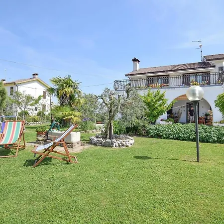 2 Bedroom Cozy Apartment In Grado Buitenkant foto
