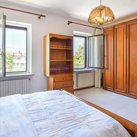 2 Bedroom Cozy Apartment In Grado Buitenkant foto