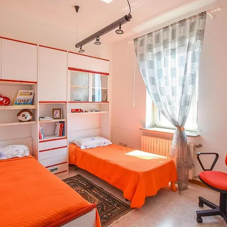 2 Bedroom Cozy Apartment In Grado Buitenkant foto