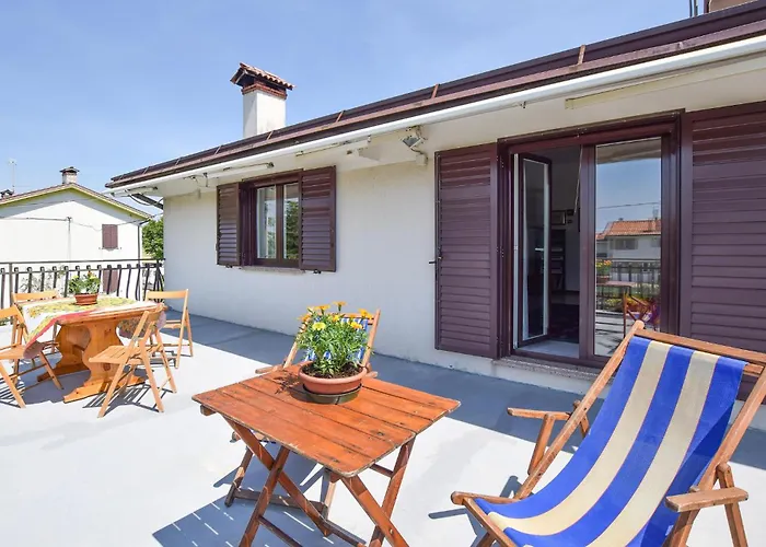 2 Bedroom Cozy Apartment In Grado