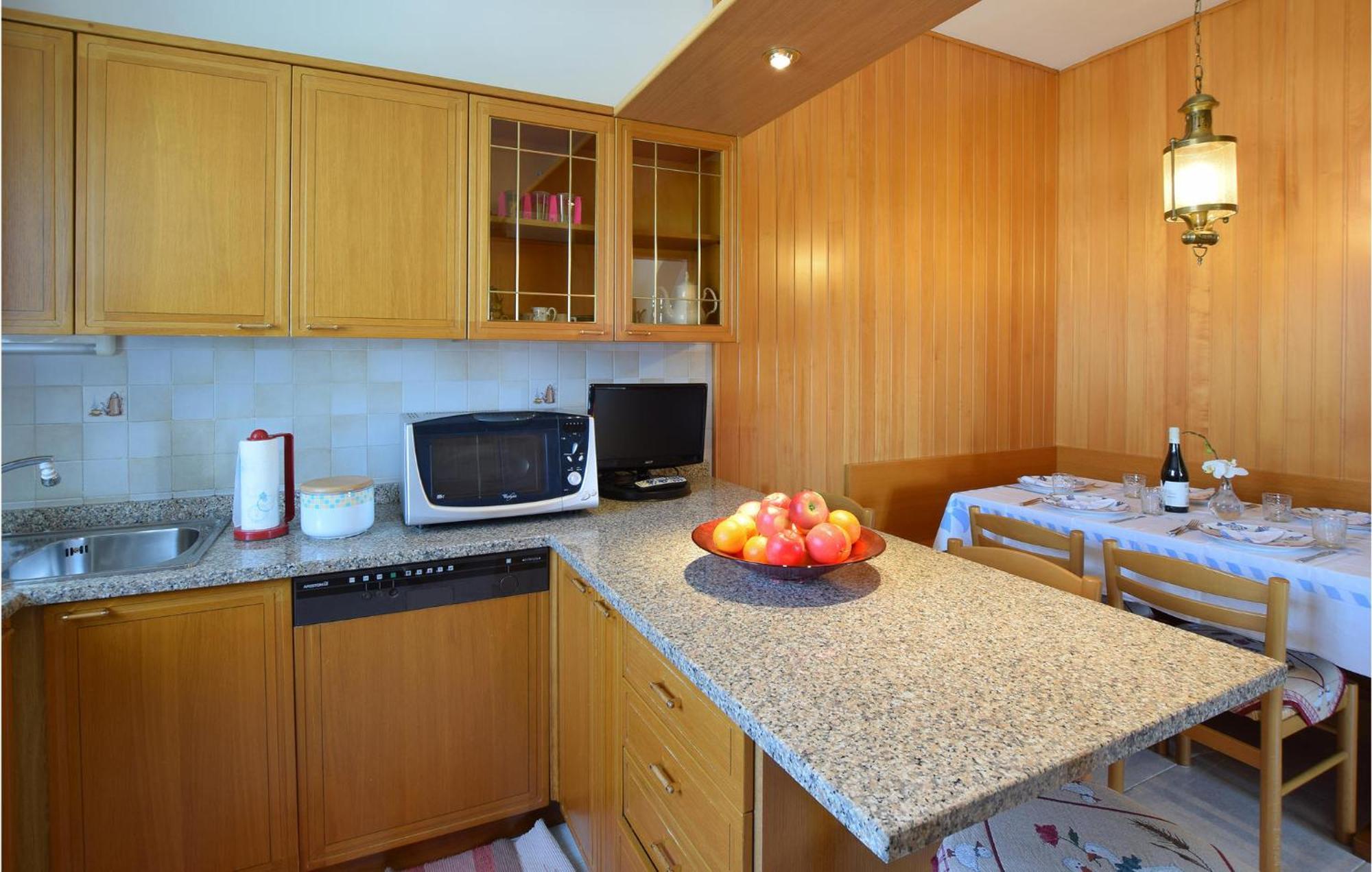 2 Bedroom Cozy In Appartement
