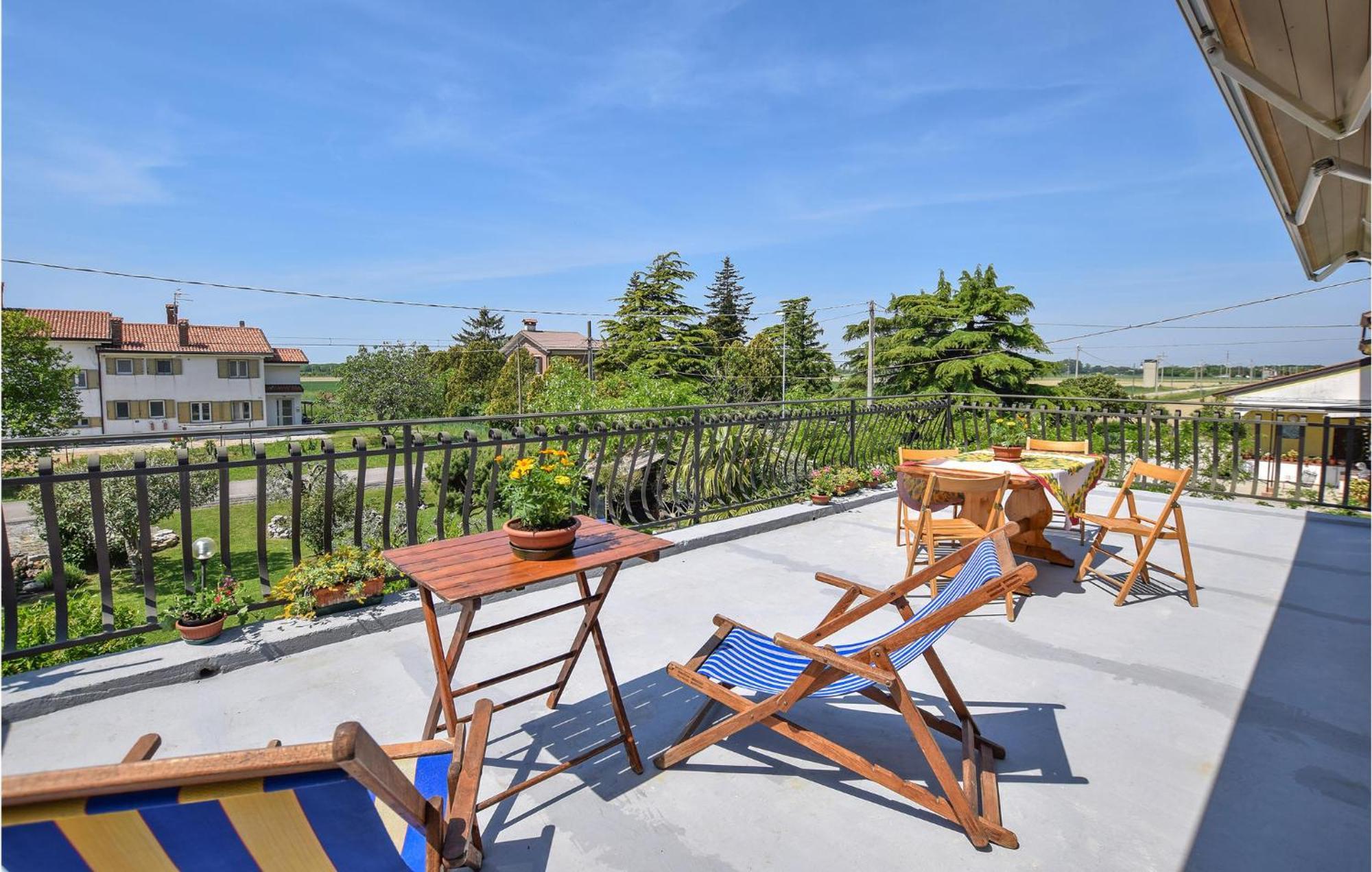 2 Bedroom Cozy In Appartement